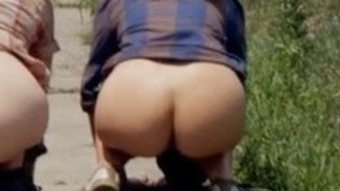 Pic: Casey Wilson in Ass Backwards