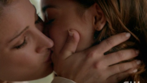 Pic: Scarlett Byrne in The Vampire Diaries