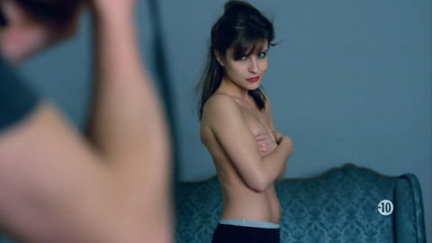 Pic: Flore Bonaventura in La source