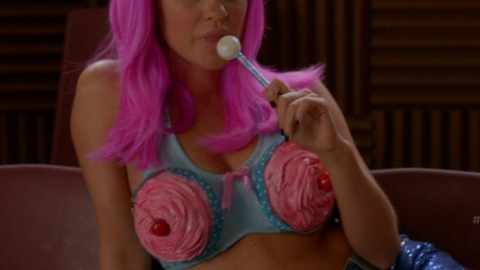 Pic: Becca Tobin in Glee