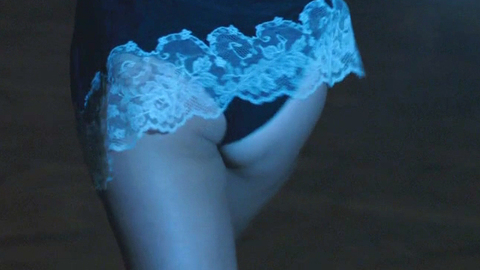 Pic: Charlotte Le Bon in Le grand méchant loup