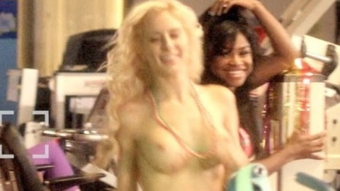 Pic: Sara Schneider in Dumbbells