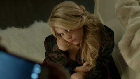 Pic: Bailey De Young in Faking It