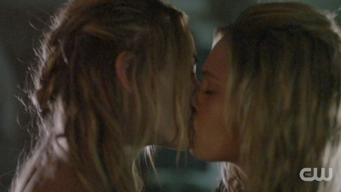 Pic: Eliza Taylor in The 100