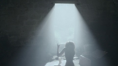 Pic: Nadia Hilker in Spring