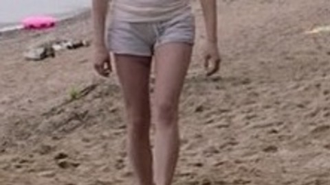 Pic: Olivia Luccardi in It Follows