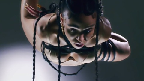 Pic: FKA Twigs in FKA Twigs - Pendulum