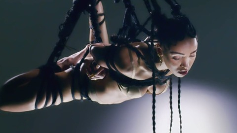 Pic: FKA Twigs in FKA Twigs - Pendulum