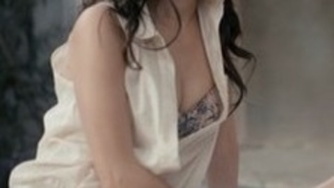 Pic: Adriana Louvier in Más negro que la noche