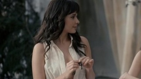 Pic: Adriana Louvier in Más negro que la noche