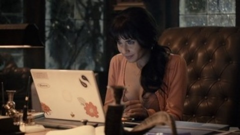 Pic: Adriana Louvier in Más negro que la noche