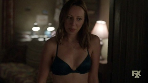 Pic: Anna Konkle in Man Seeking Woman