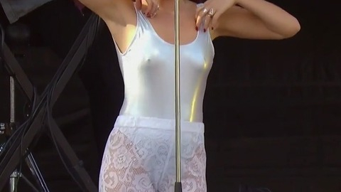 Pic: Tove Lo in Tove Lo - Talking Body (Live at Rock in Rio, Las Vegas)