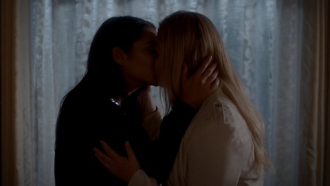 Pic: Shay Mitchell in Pretty Little Liars