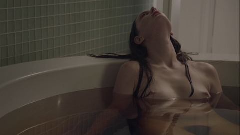 Pic: Sarah Hagan in Sun Choke