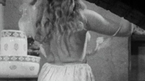 Pic: Mirella Maravidi in Terror-Creatures from the Grave