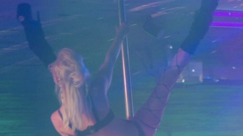 Pic: Kelly Pittman in Bare