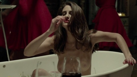 Pic: Luisa Moraes in Solace