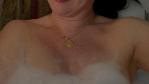 Pic: Debi Mazar in Younger