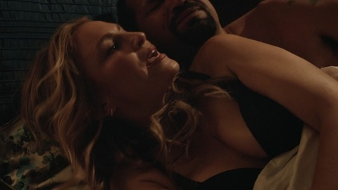 Pic: Drea de Matteo in Shades of Blue