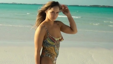 Pic: Ronda Rousey in Sports Illustrated Swimsuit 2016 Revealed