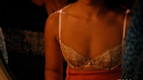 Pic: Gina Rodriguez in Jane the Virgin