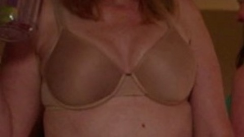 Pic: Samantha Bee in Sisters