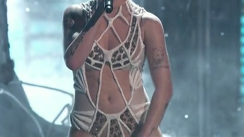 Pic: Halsey in MTV Movie Awards