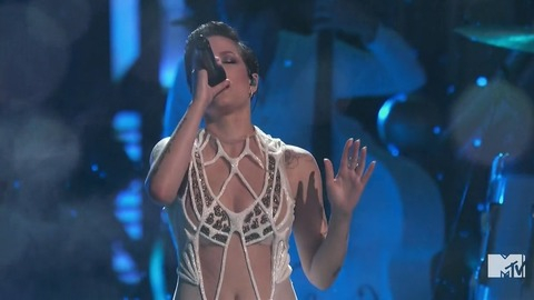 Pic: Halsey in MTV Movie Awards