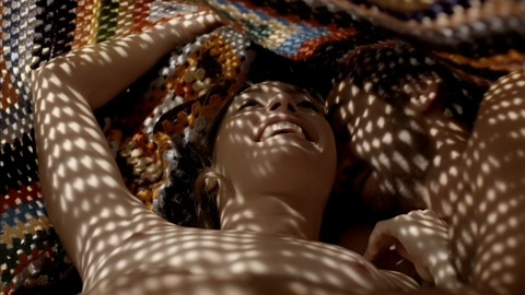 Pic: Juliana Schalch in O Negócio