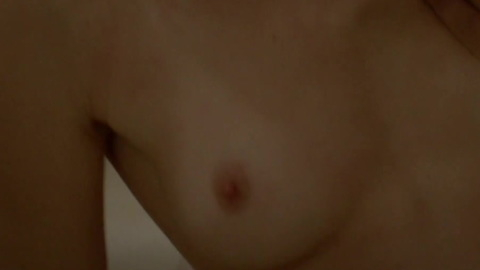 Pic: Juliana Schalch in O Negócio