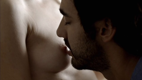 Pic: Juliana Schalch in O Negócio