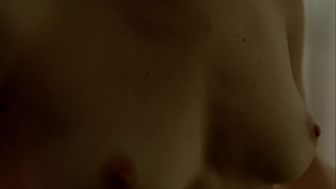 Pic: Juliana Schalch in O Negócio