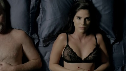 Pic: Juliana Schalch in O Negócio