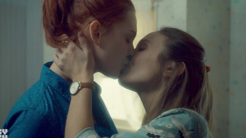 Pic: Katherine Barrell in Wynonna Earp