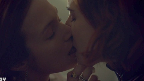 Pic: Katherine Barrell in Wynonna Earp