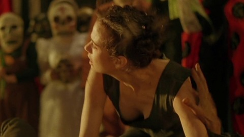 Pic: Mia Kirshner in The Crow: City of Angels (1996)