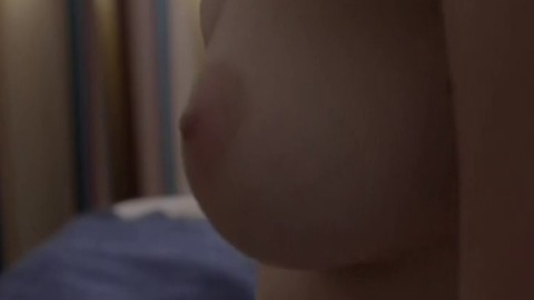 Pic: Aline Jones in O Negócio