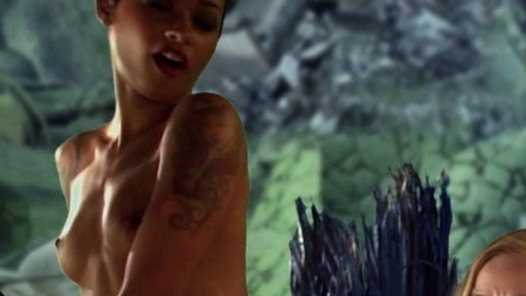 Pic: Skin Diamond in Evil Bong: High 5
