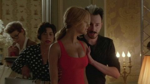 Pic: Zahia Dehar in Joséphine s'arrondit