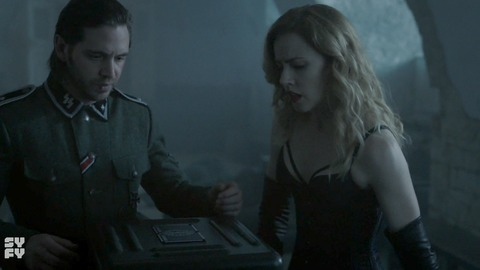Pic: Amanda Schull in 12 Monkeys