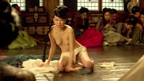 Pic: Lee You-young in The Treacherous