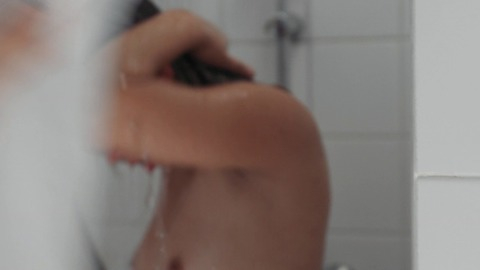 Pic: Sophie Breyer in The Break