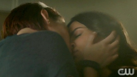 Pic: Floriana Lima in Supergirl