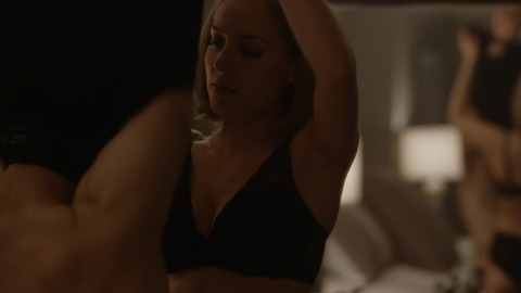 Pic: MacKenzie Porter in Travelers