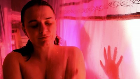 Pic: Donna Moschek in Solus