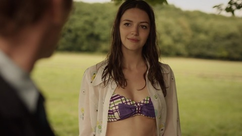 Pic: Ella Hunt in Endeavour