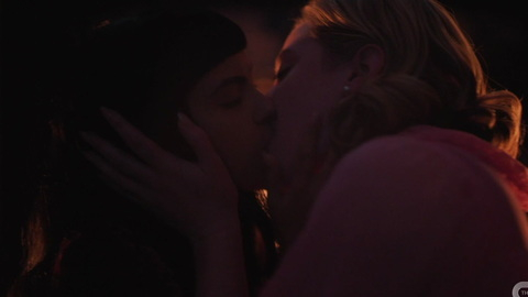 Pic: Lili Reinhart in Riverdale