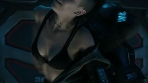 Pic: Dominique Tipper in The Expanse