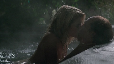 Pic: Rachael Taylor in Gold